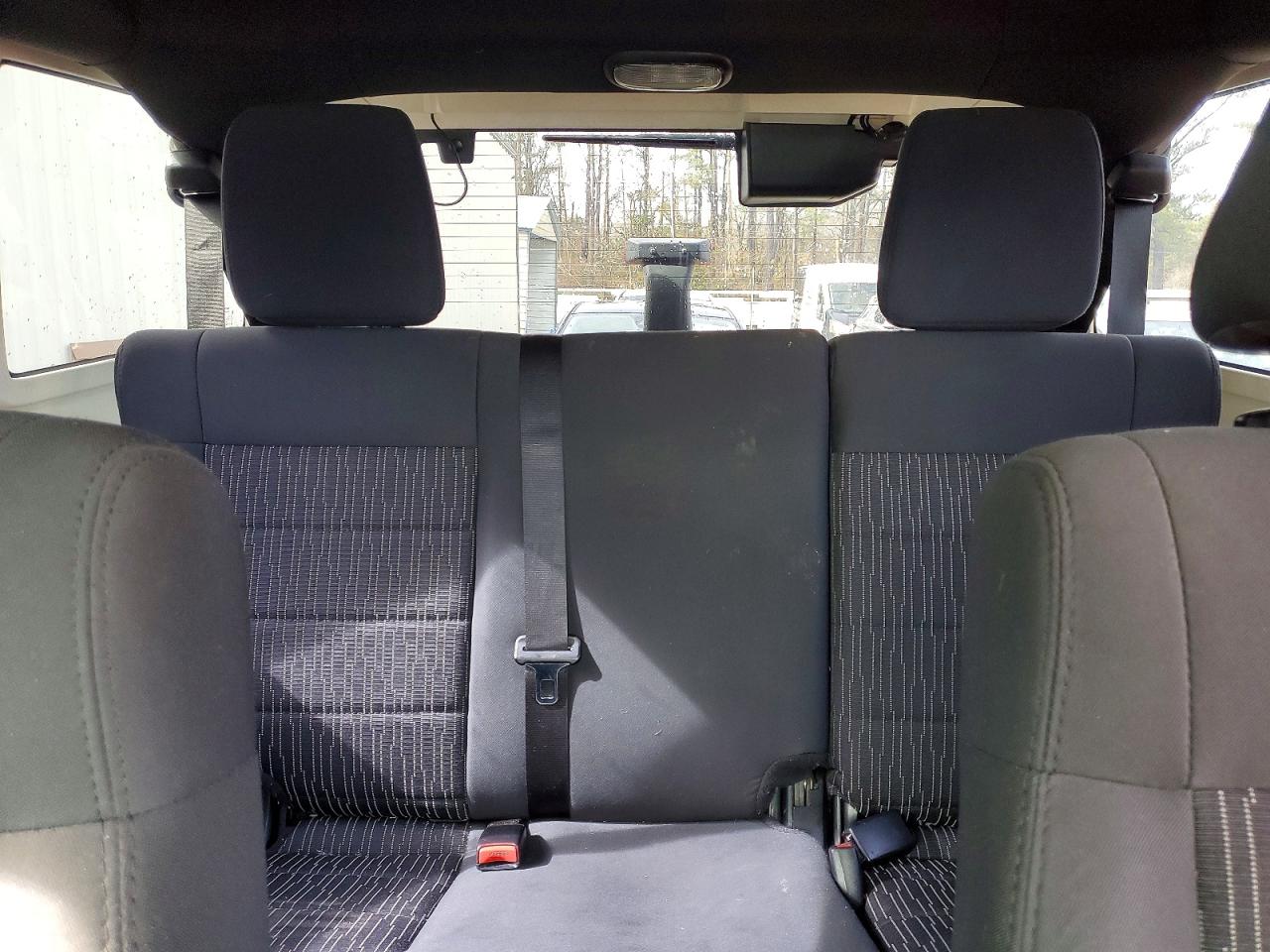 2011 JEEP WRANGLER UNLIMITED SPORT photo 28
