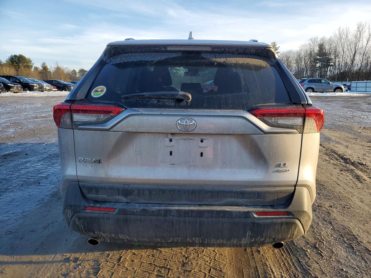 2021 TOYOTA RAV4 LE photo 16