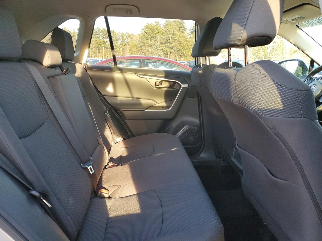 2021 TOYOTA RAV4 LE photo 31