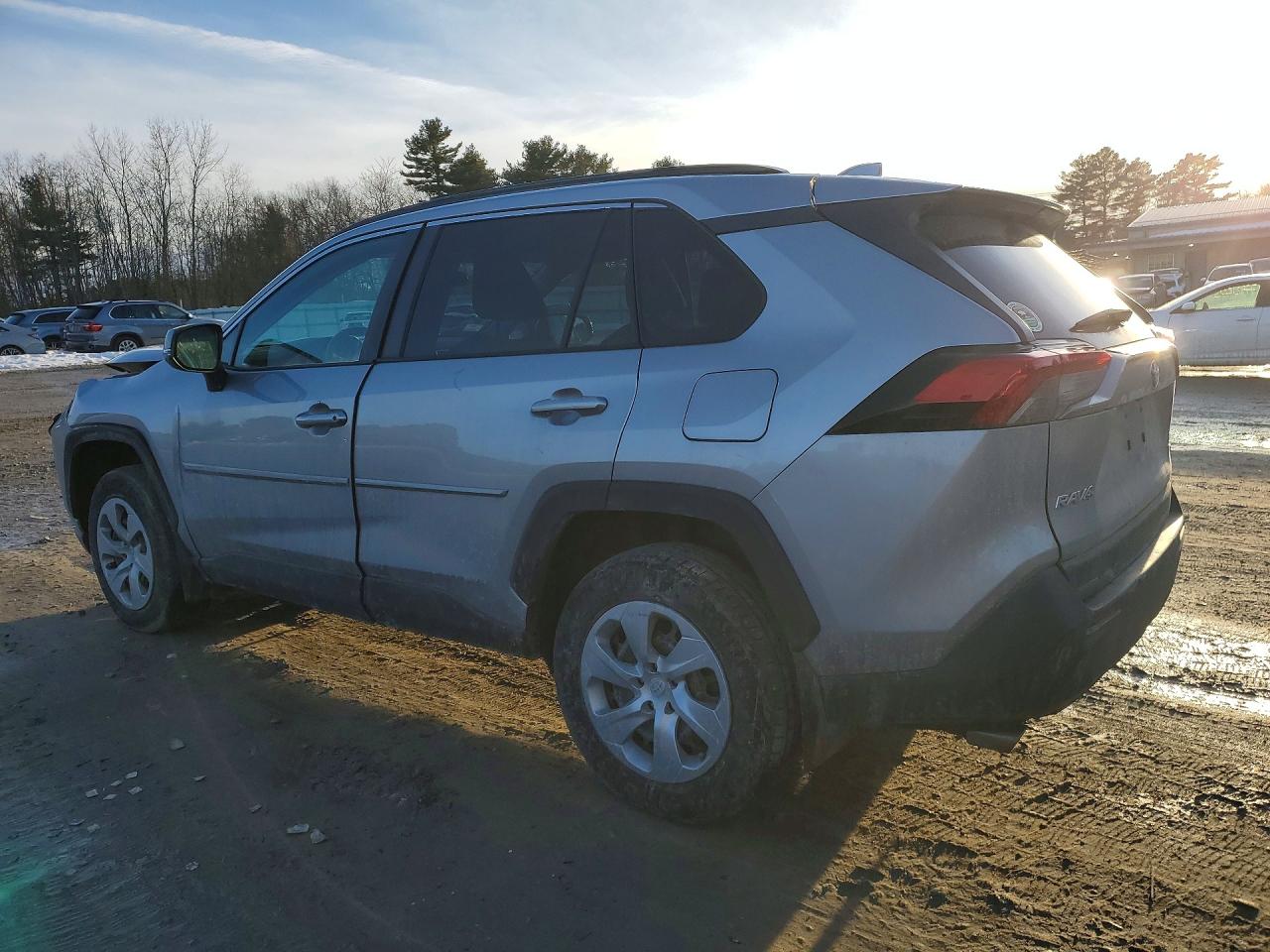 2021 TOYOTA RAV4 LE photo 4