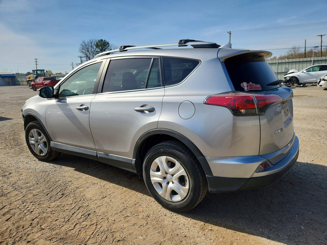 2016 TOYOTA RAV4 LE photo 3