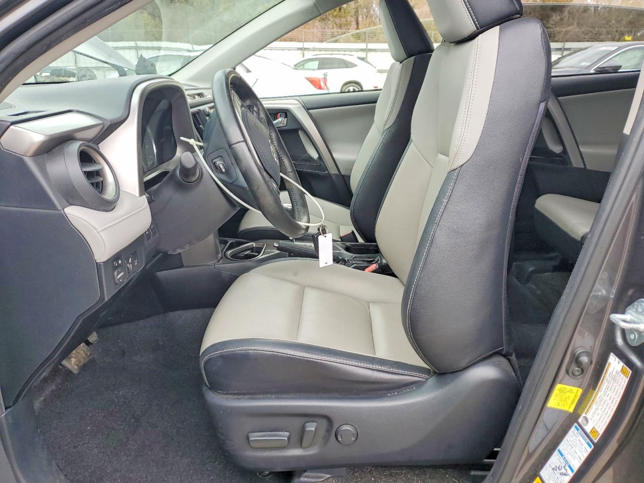 2017 TOYOTA RAV4 LIMITED photo 7