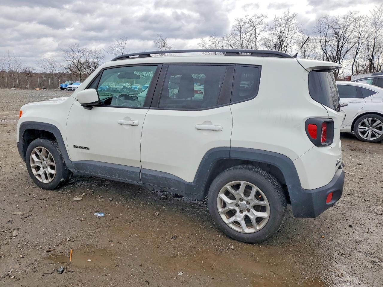 2015 JEEP RENEGADE LATITUDE photo 4