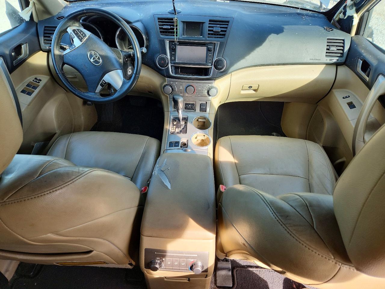 2013 TOYOTA HIGHLANDER SE photo 22