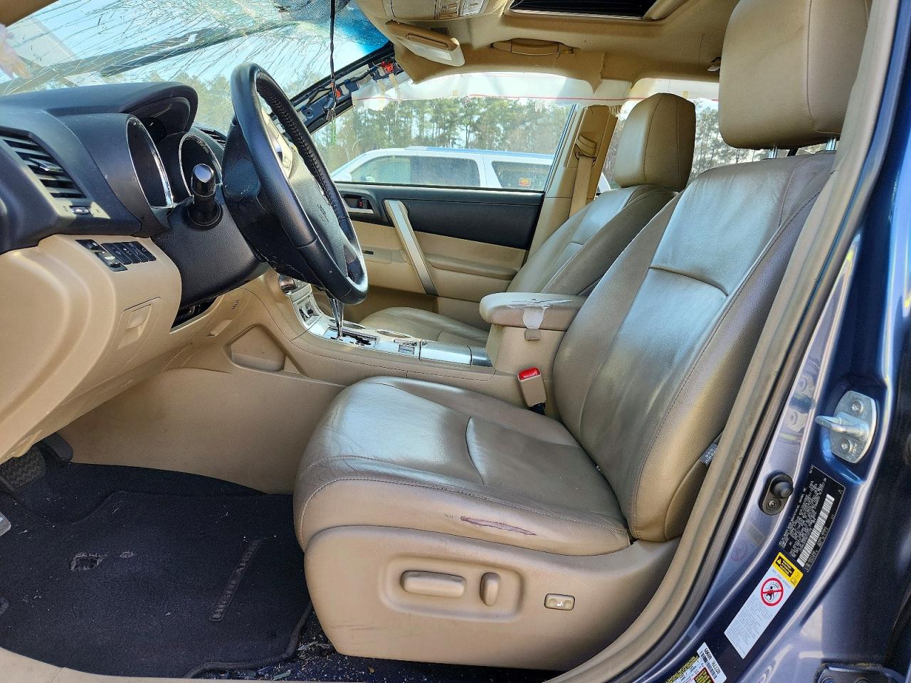 2013 TOYOTA HIGHLANDER SE photo 19
