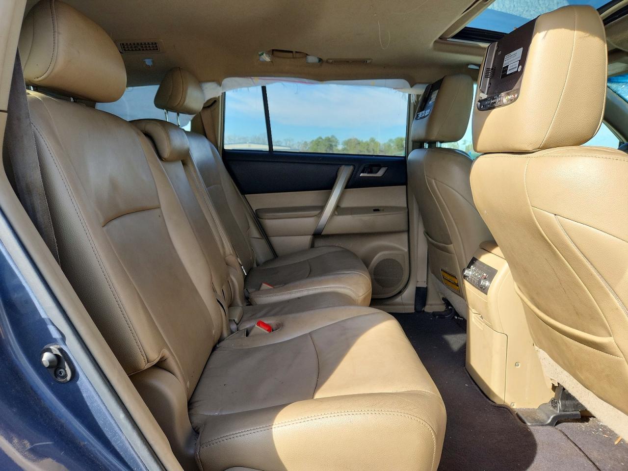2013 TOYOTA HIGHLANDER SE photo 31