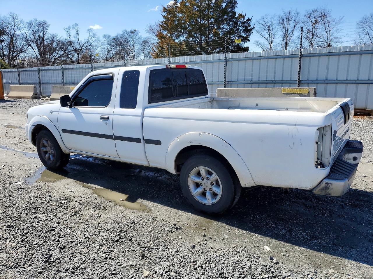 2002 NISSAN FRONTIER STANDARD photo 2