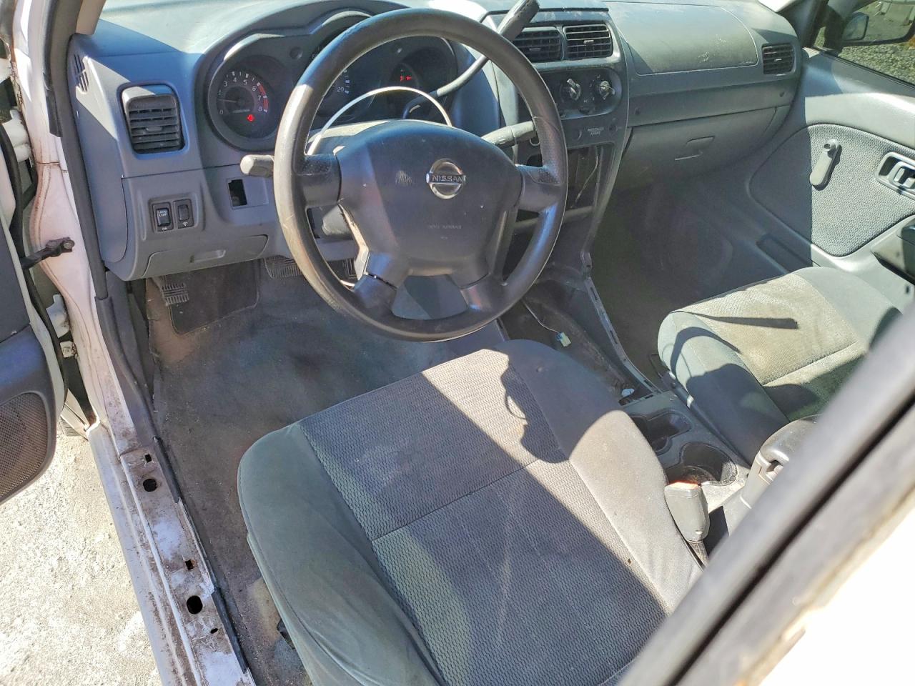 2002 NISSAN FRONTIER STANDARD photo 8