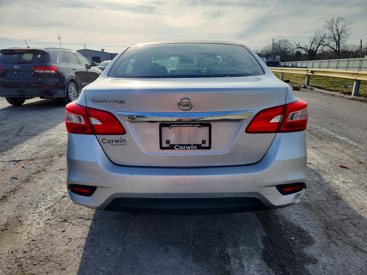 2018 NISSAN SENTRA S photo 11