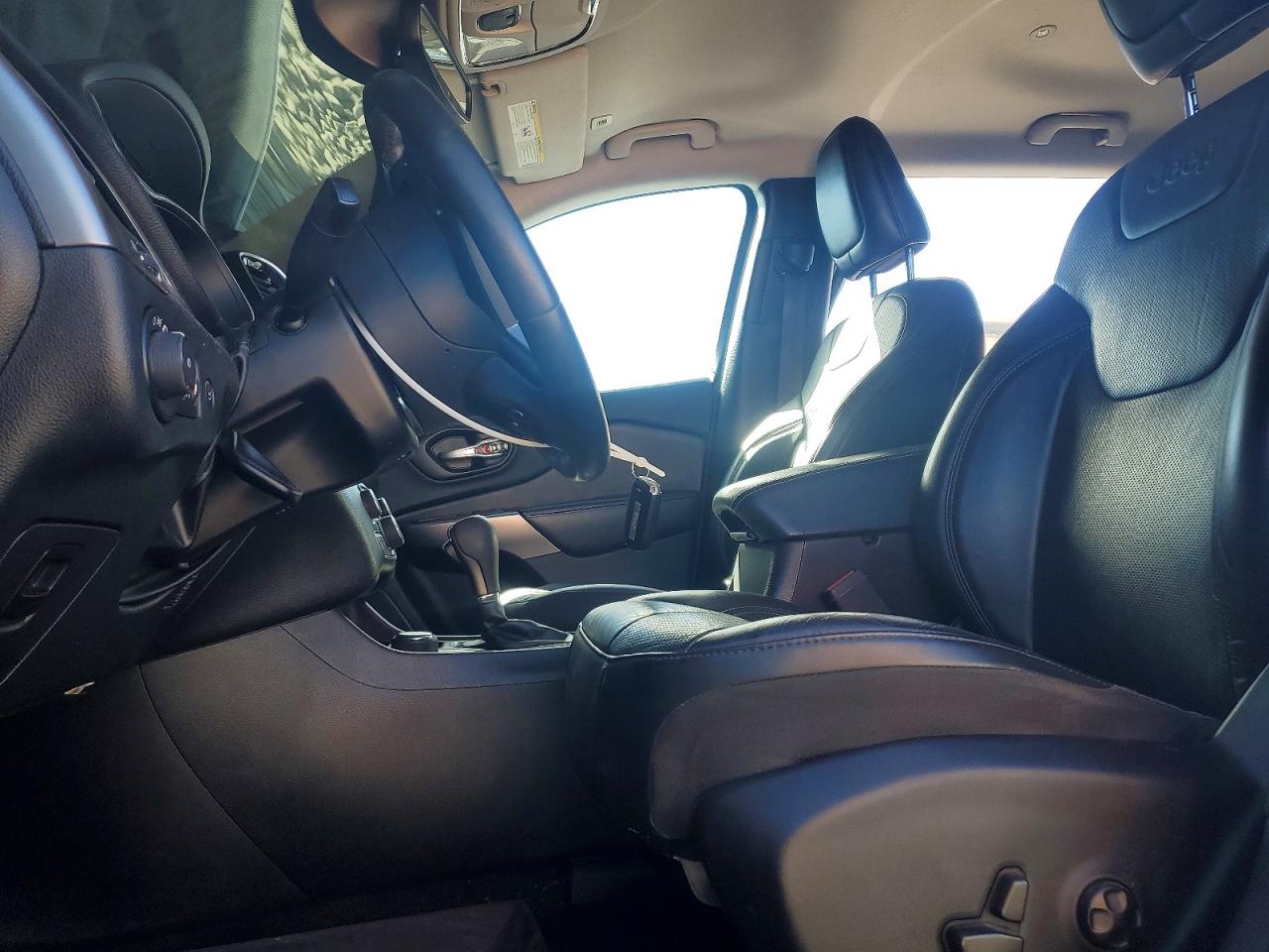 2019 JEEP CHEROKEE LIMITED photo 13