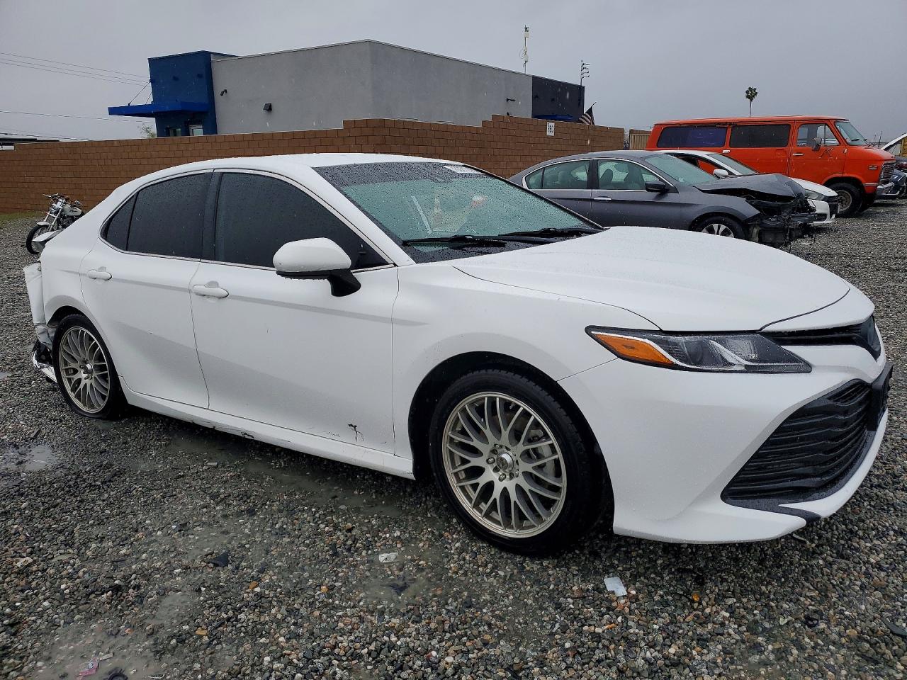 2020 TOYOTA CAMRY LE photo 4