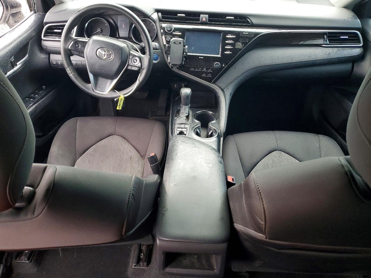 2020 TOYOTA CAMRY LE photo 8
