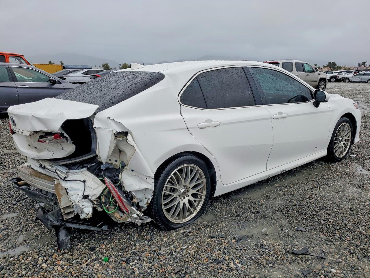 2020 TOYOTA CAMRY LE photo 3