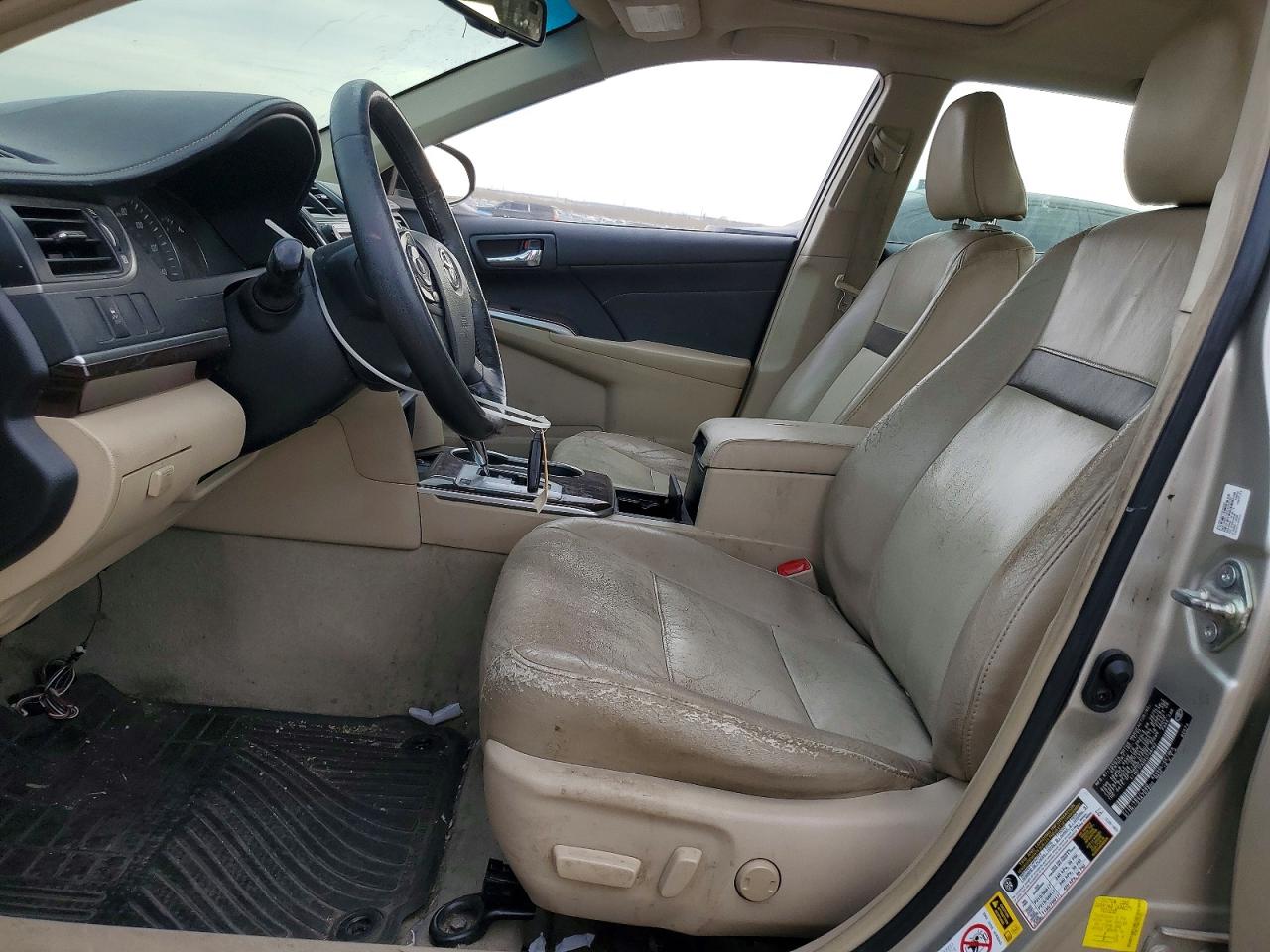 2014 TOYOTA CAMRY photo 13