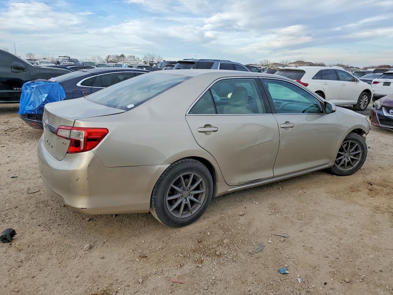 2014 TOYOTA CAMRY photo 5