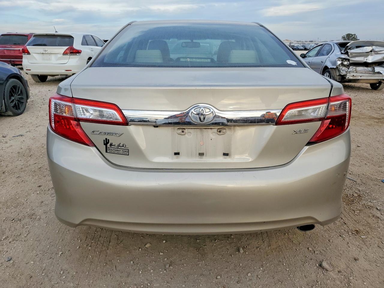 2014 TOYOTA CAMRY photo 11