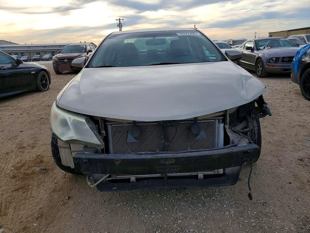 2014 TOYOTA CAMRY photo 9