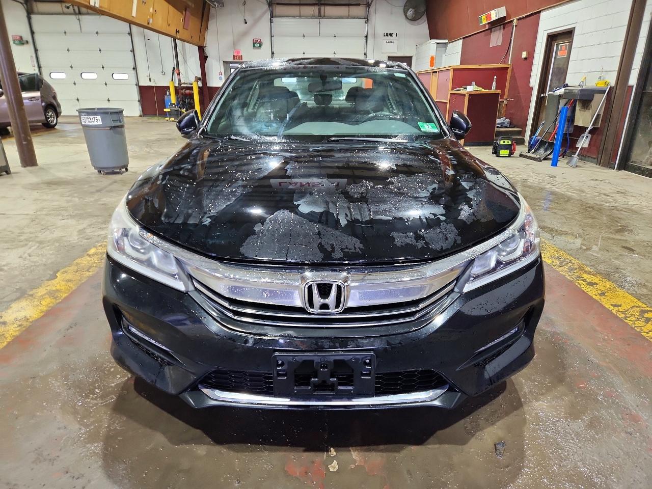 2017 HONDA ACCORD SPORT photo 9