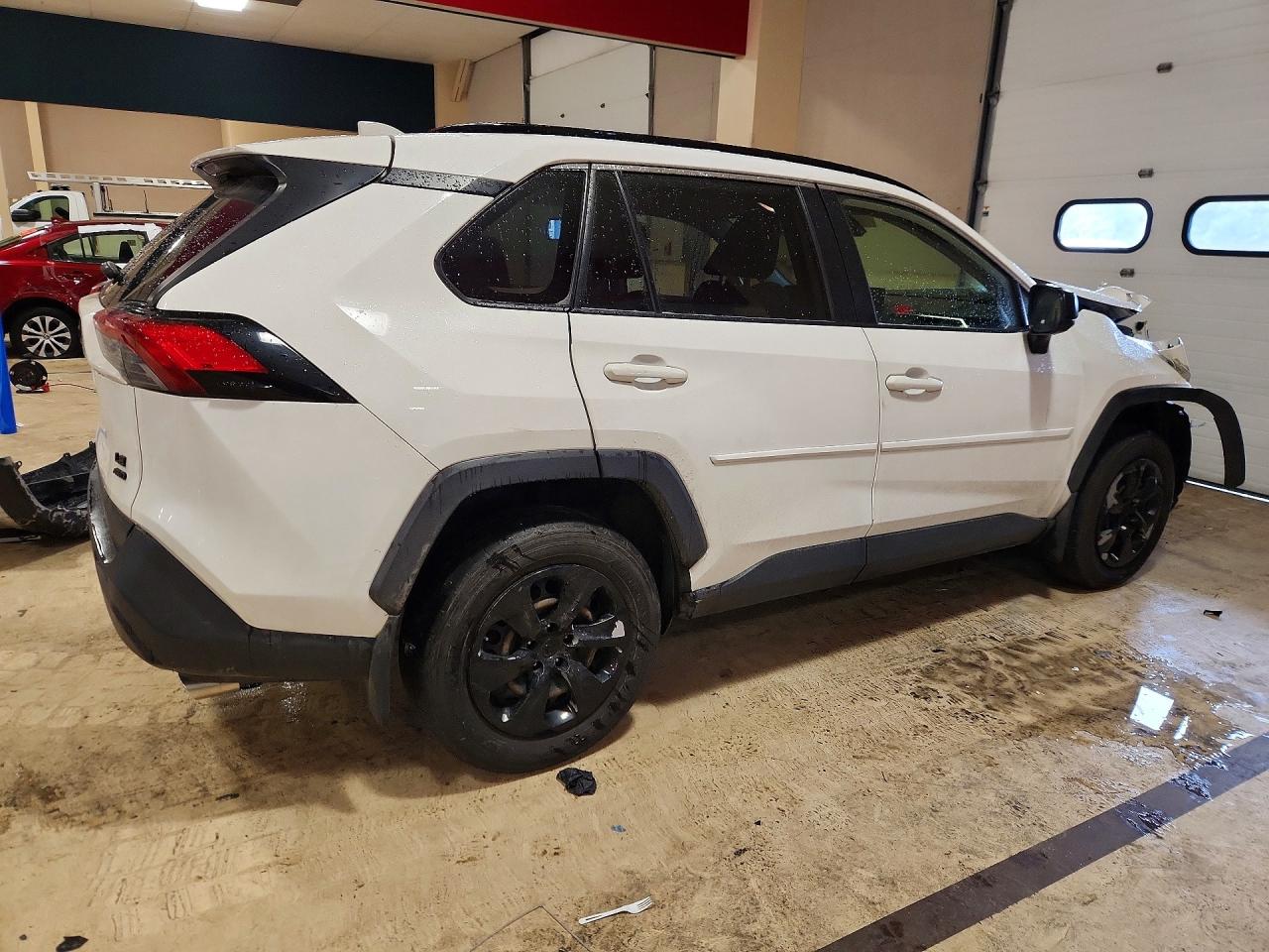 2019 TOYOTA RAV4 LE photo 3