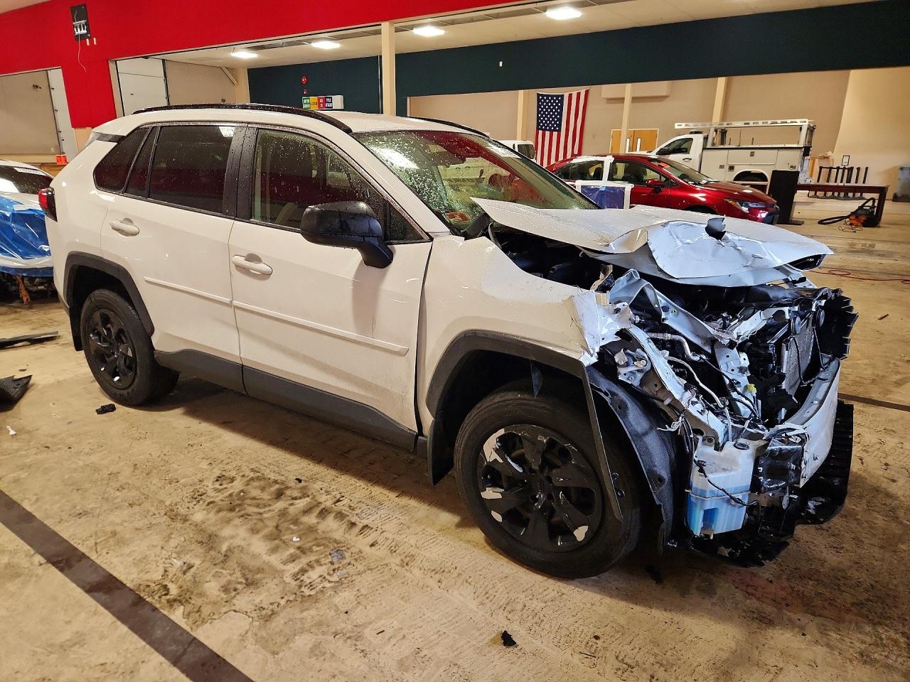 2019 TOYOTA RAV4 LE photo 4