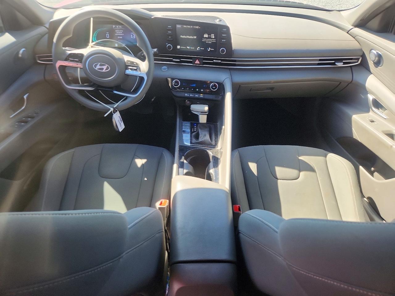 2025 HYUNDAI ELANTRA BLUE photo 8