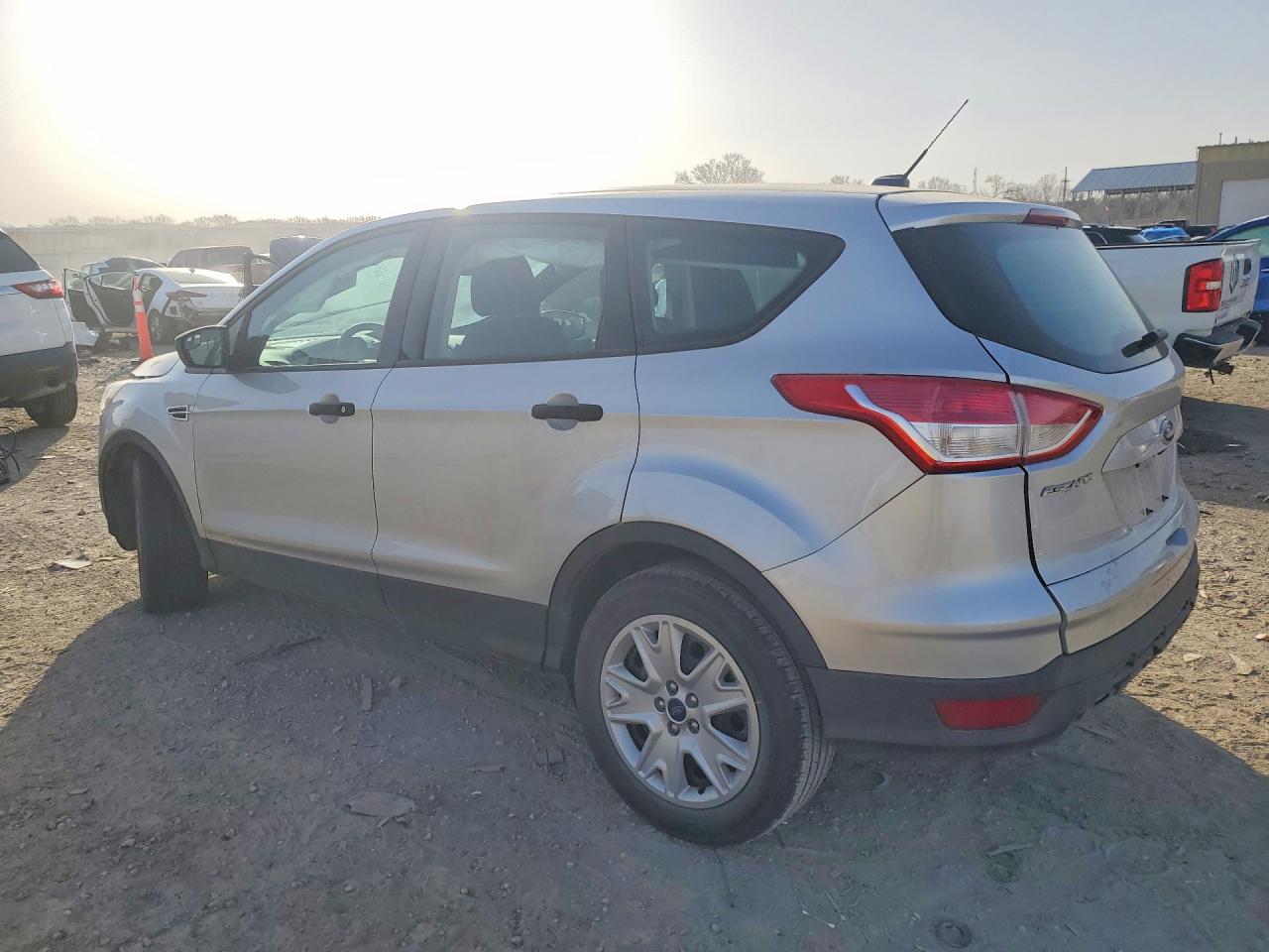 2016 FORD ESCAPE S photo 4