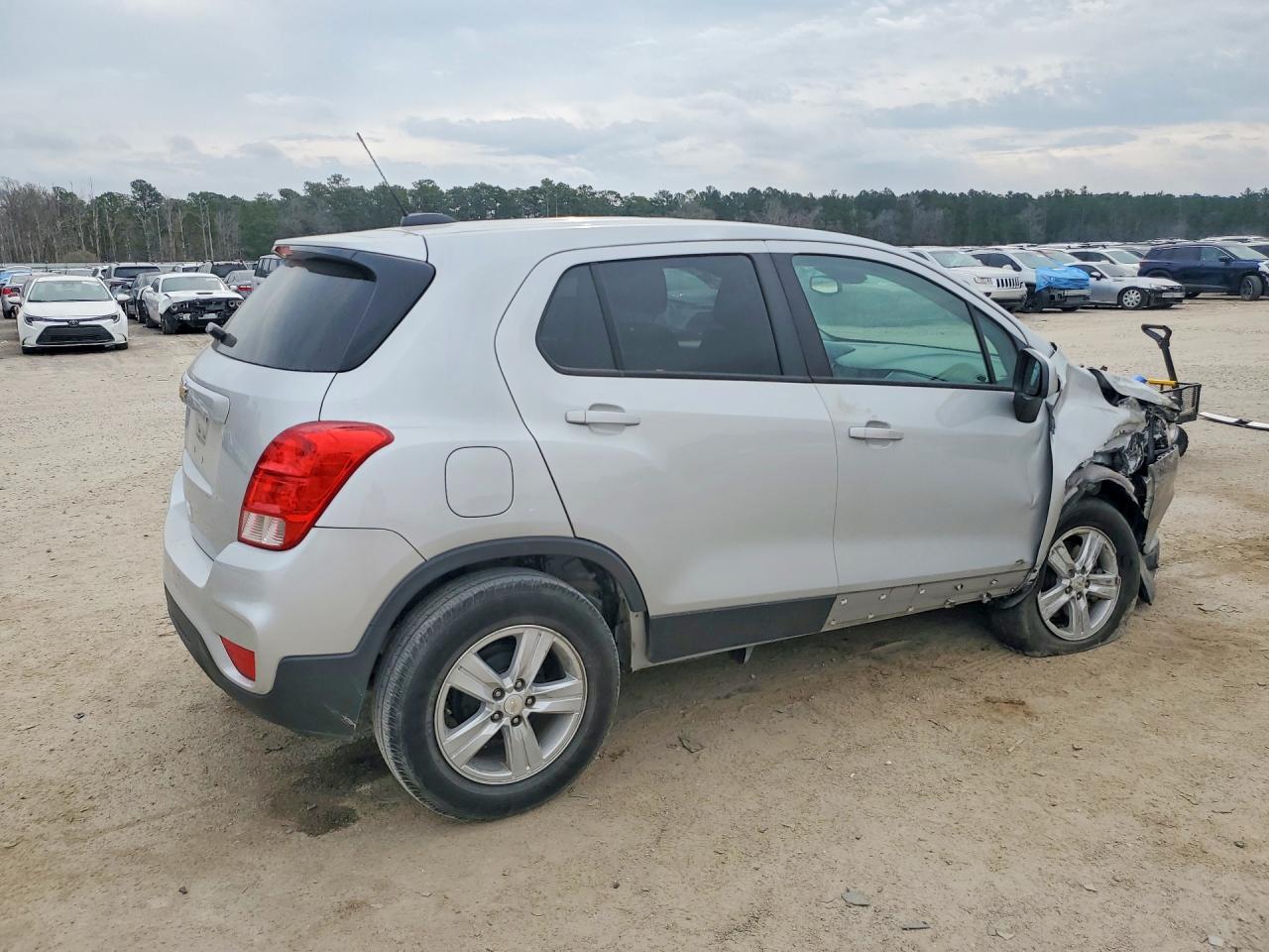 2020 CHEVROLET TRAX LS photo 3