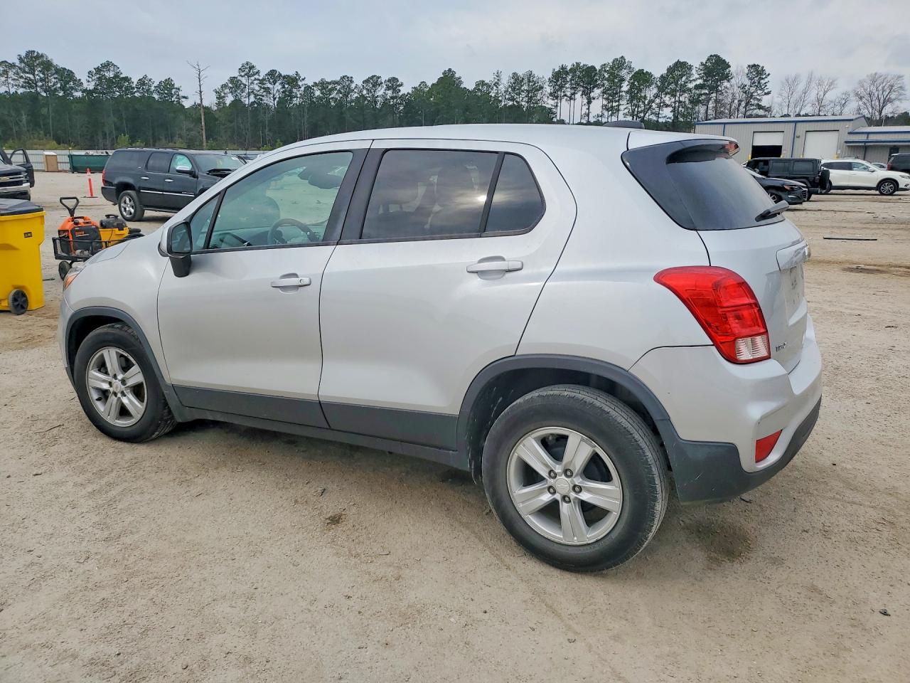 2020 CHEVROLET TRAX LS photo 2