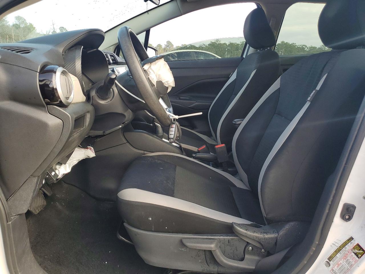 2020 NISSAN VERSA SV photo 7