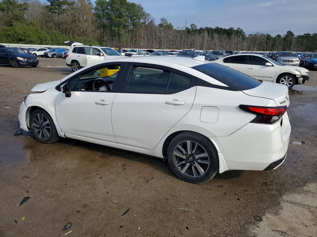 2020 NISSAN VERSA SV photo 2