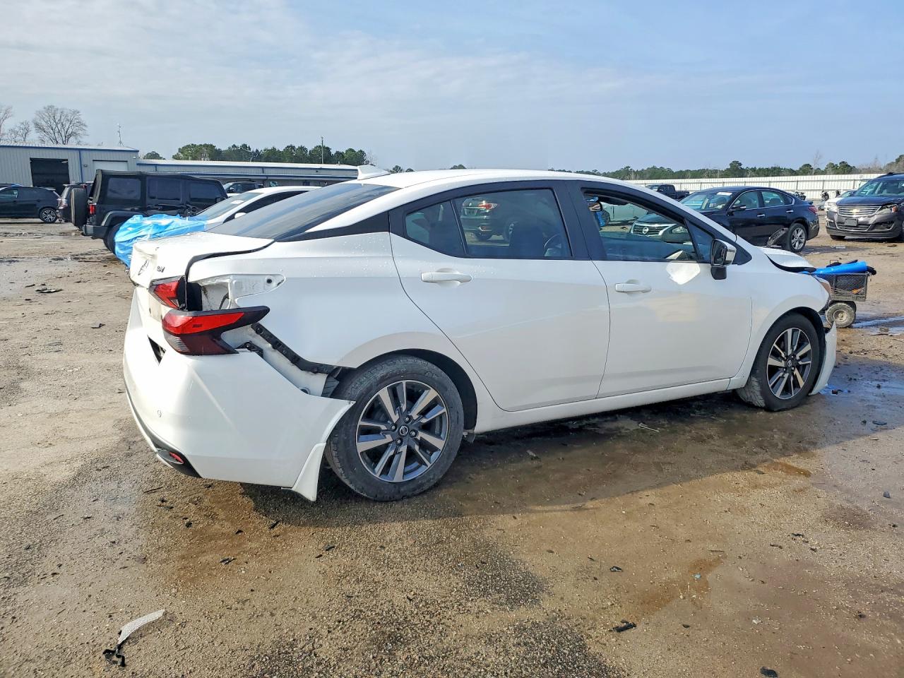 2020 NISSAN VERSA SV photo 3