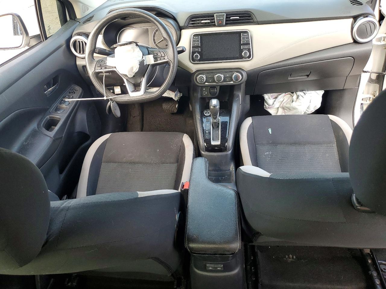 2020 NISSAN VERSA SV photo 8