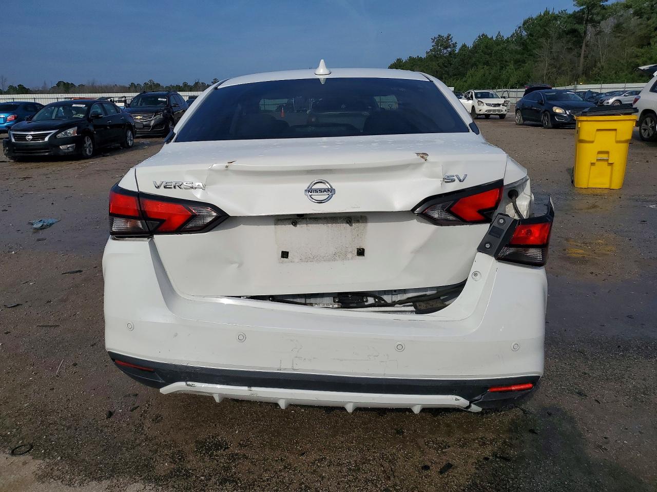 2020 NISSAN VERSA SV photo 6