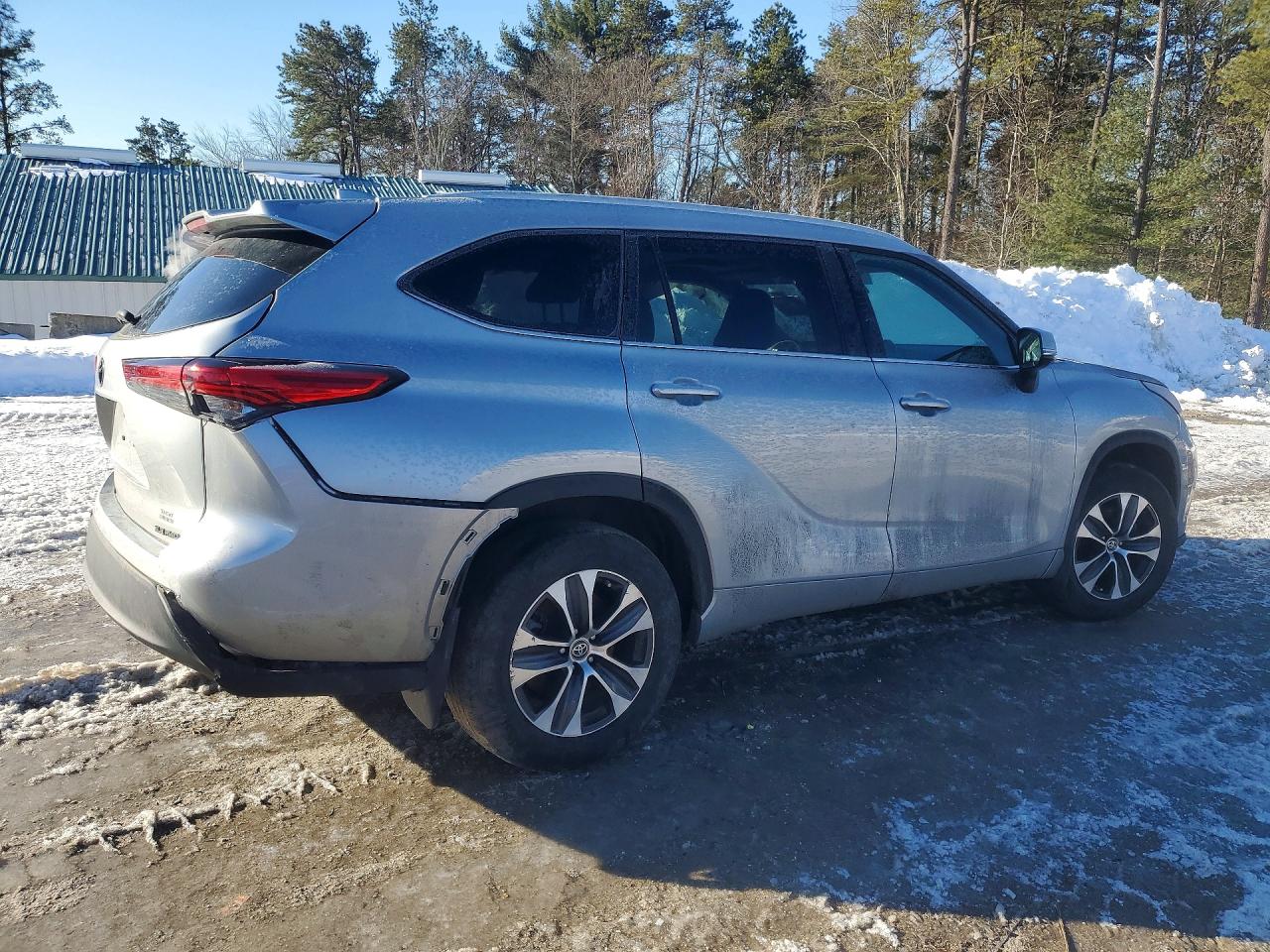 2022 TOYOTA HIGHLANDER XLE photo 5