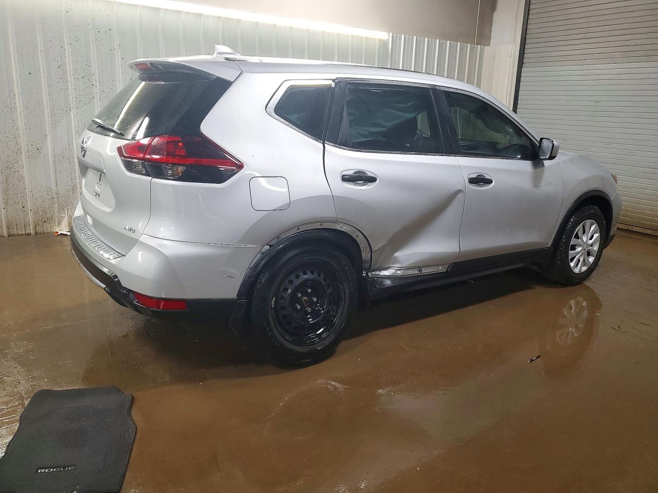 2018 NISSAN ROGUE S photo 5