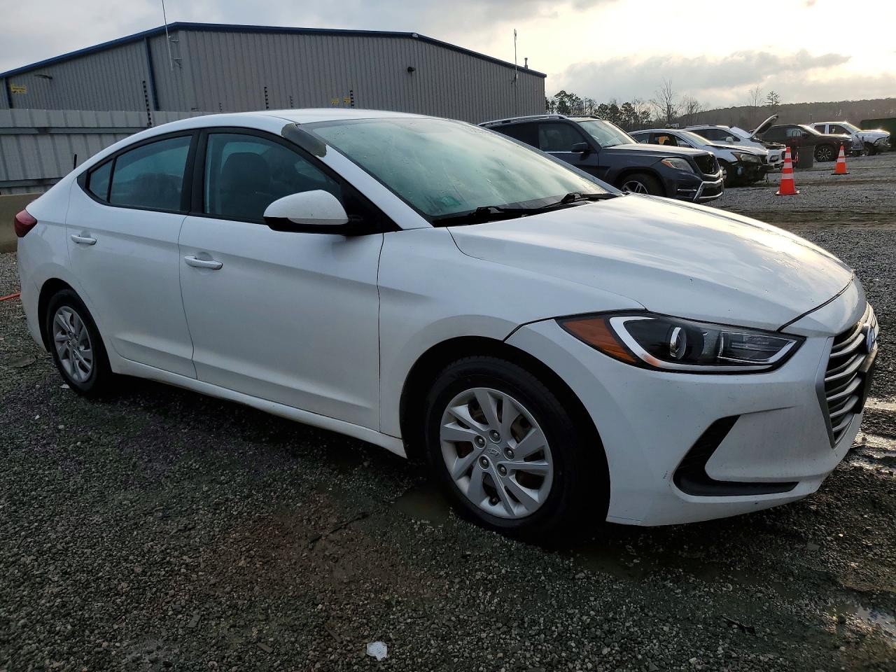 2017 HYUNDAI ELANTRA SE photo 7