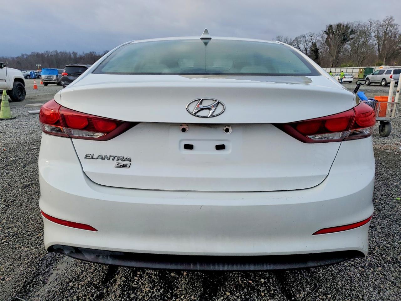 2017 HYUNDAI ELANTRA SE photo 11