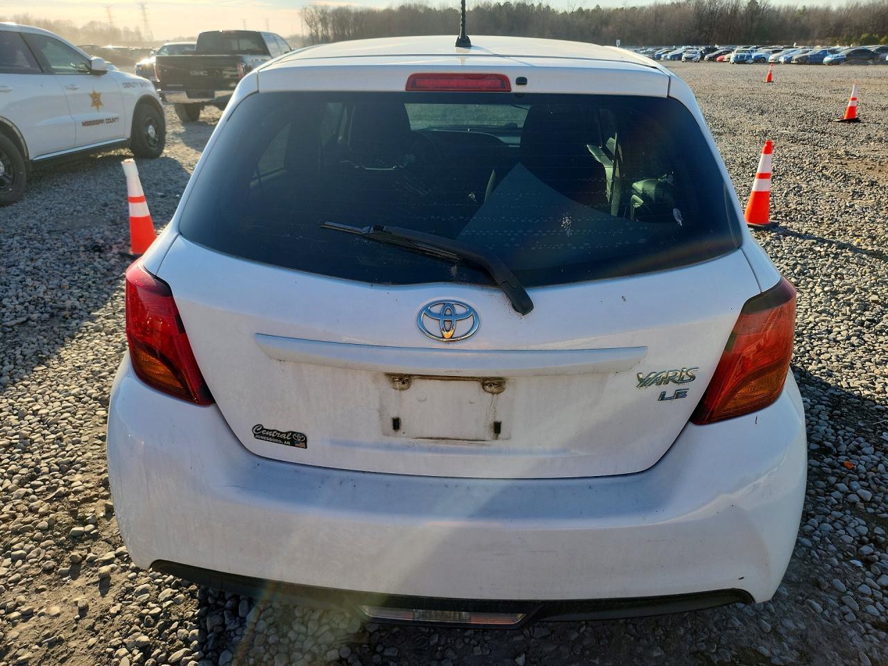2015 TOYOTA YARIS photo 11