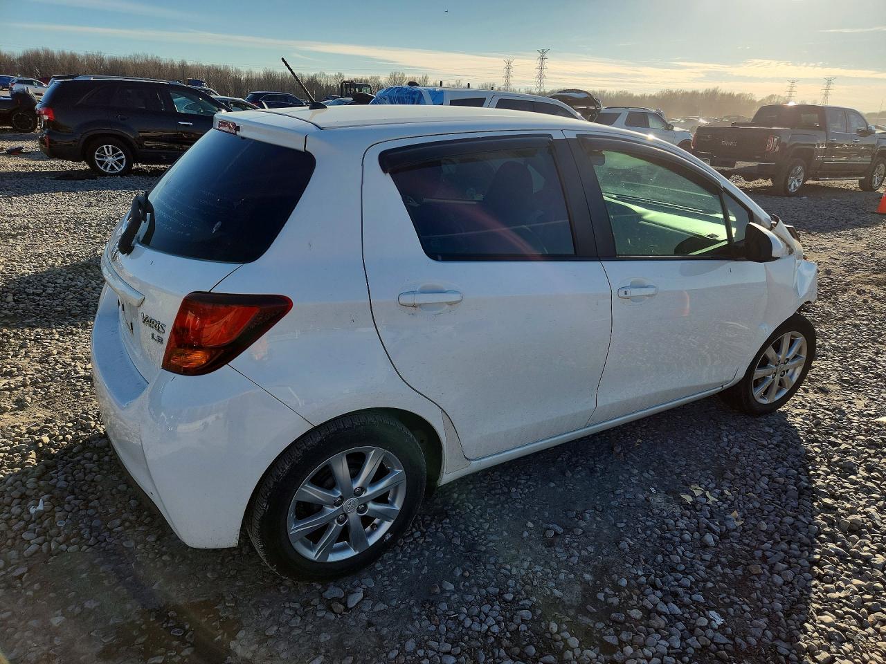 2015 TOYOTA YARIS photo 5