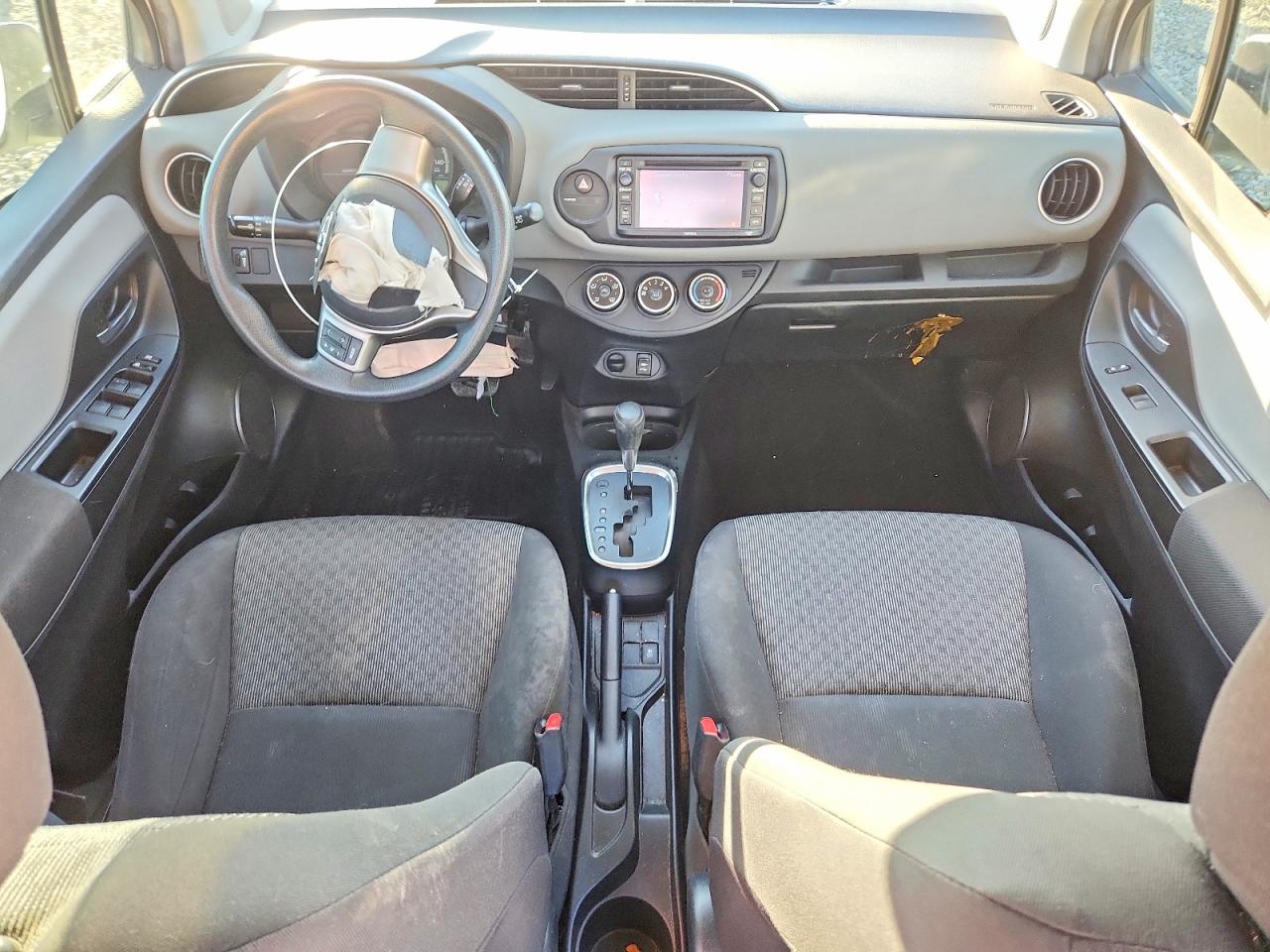 2015 TOYOTA YARIS photo 15