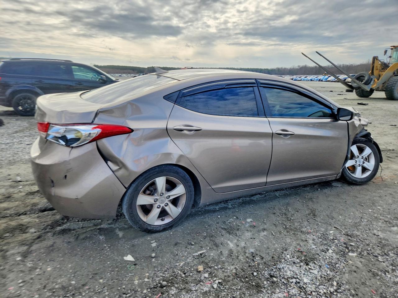 2013 HYUNDAI ELANTRA photo 3