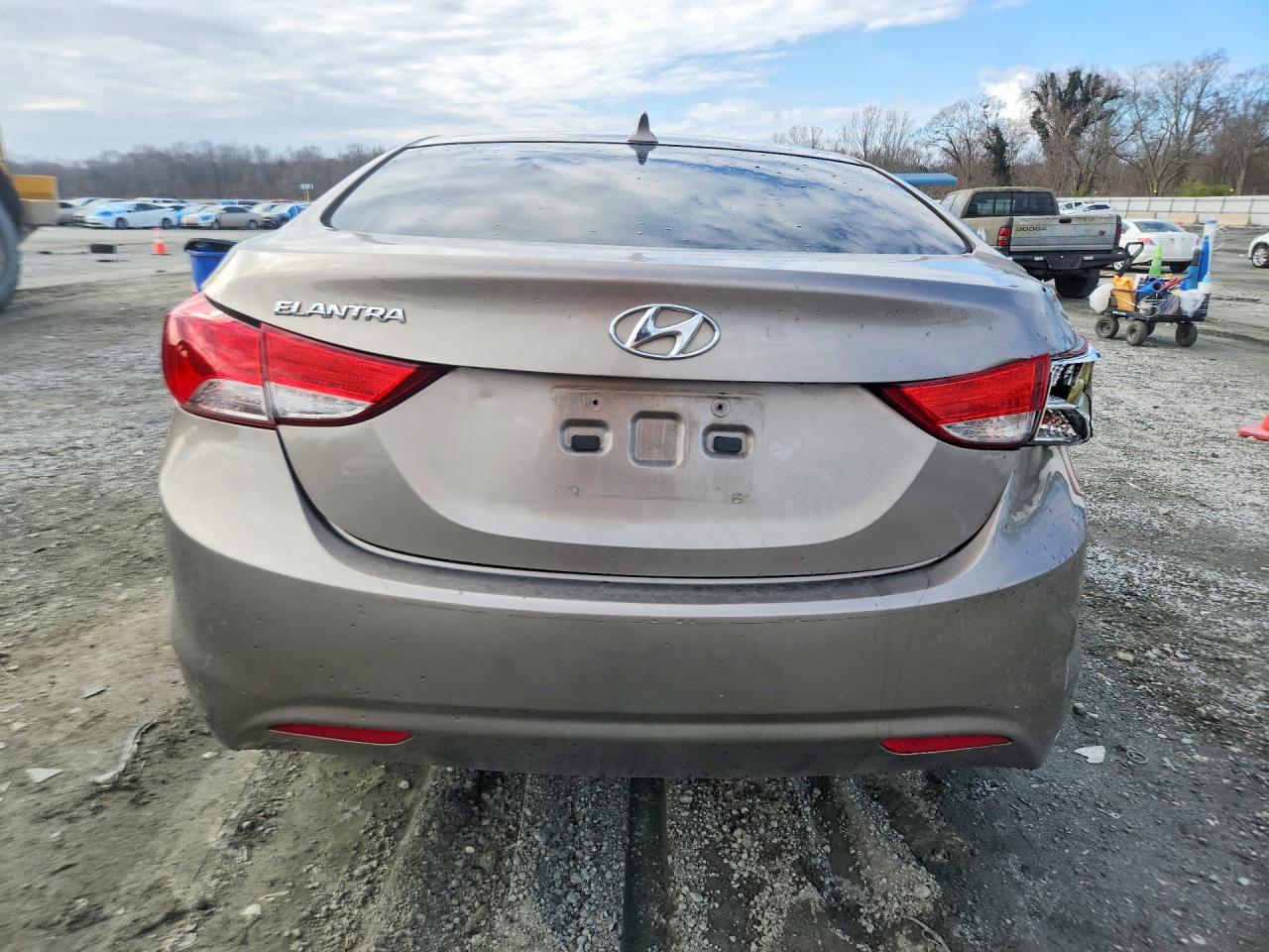 2013 HYUNDAI ELANTRA photo 6