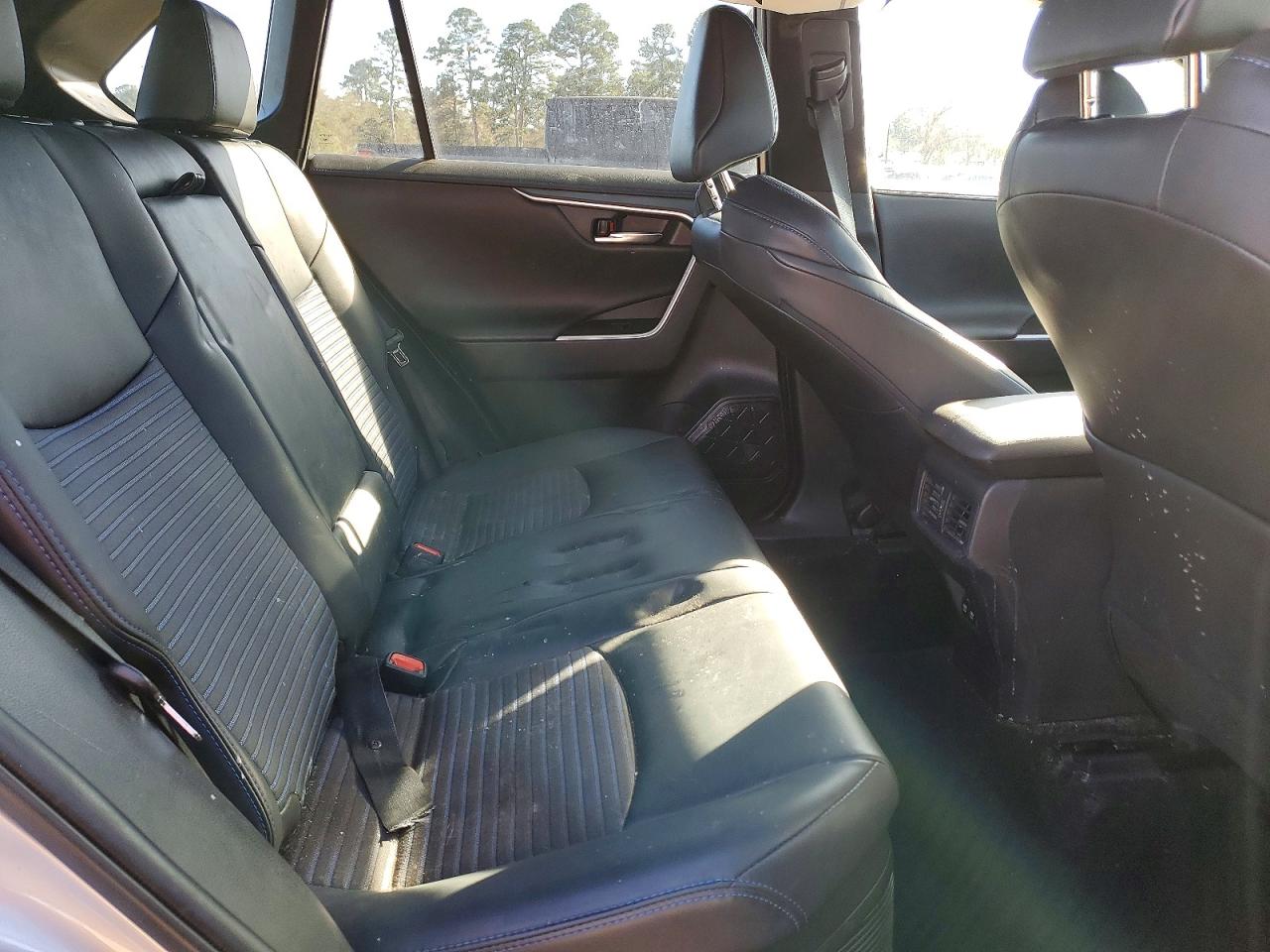 2021 TOYOTA RAV4 XSE photo 10