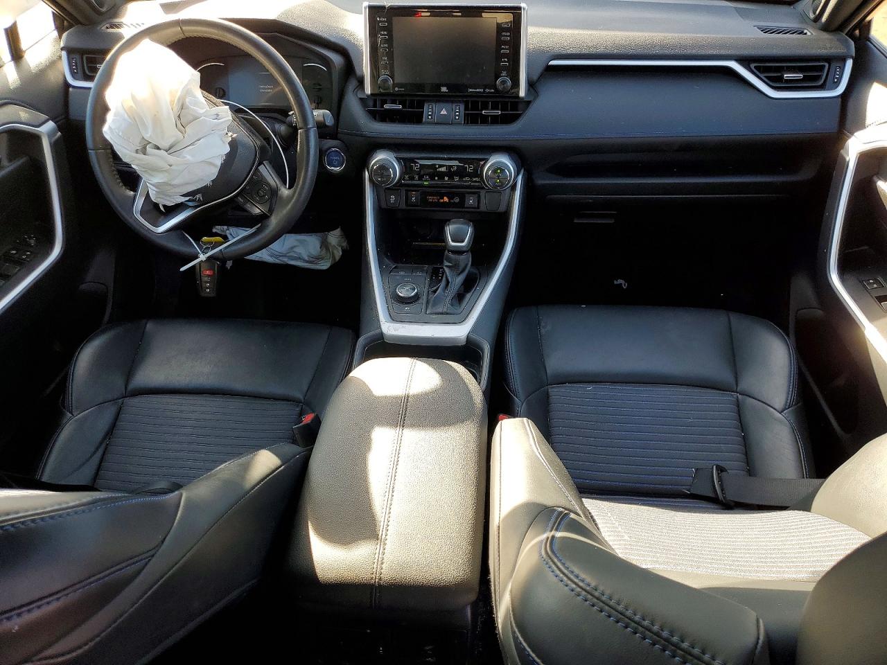 2021 TOYOTA RAV4 XSE photo 8