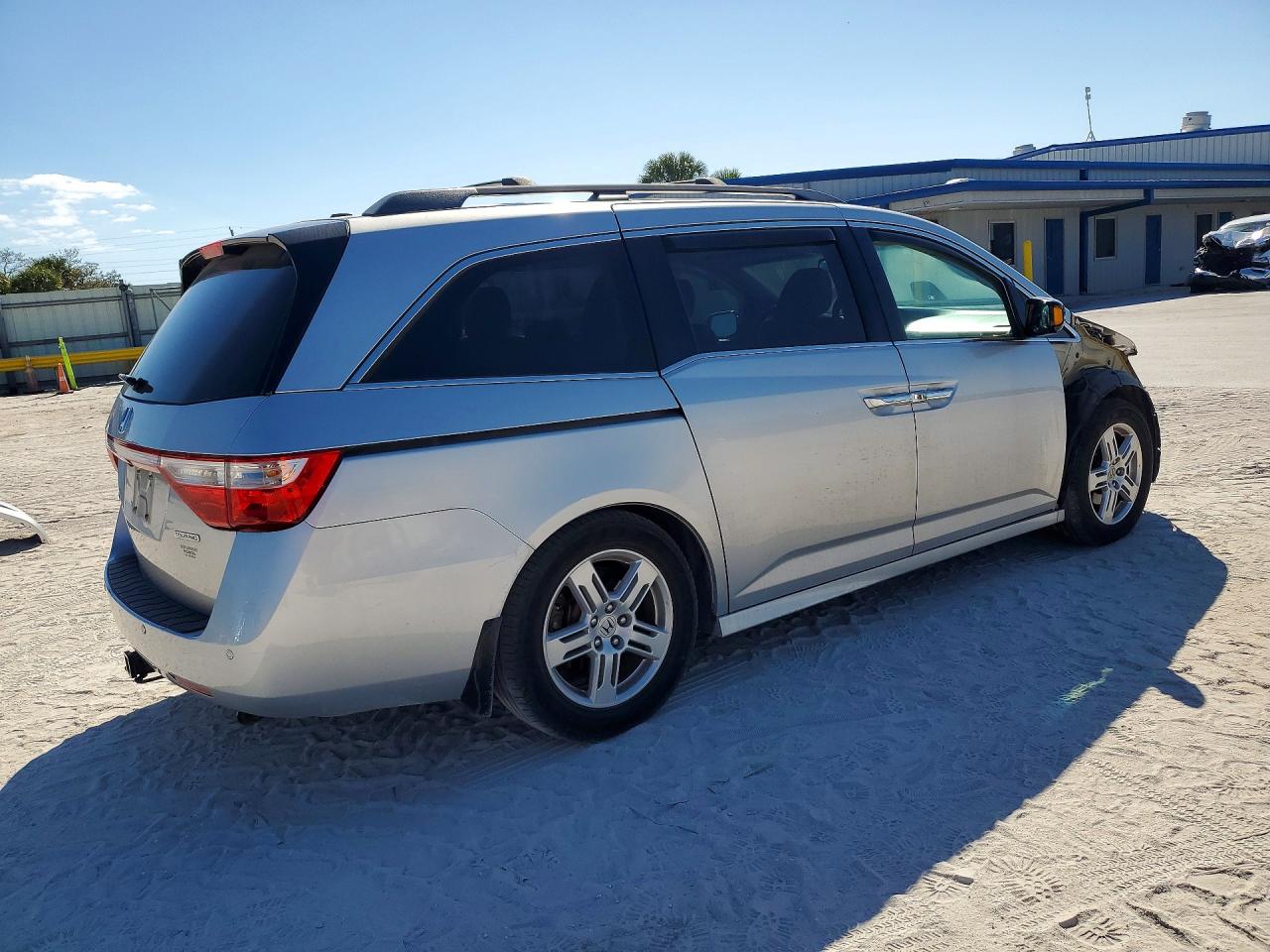 2012 HONDA ODYSSEY TOURING photo 3