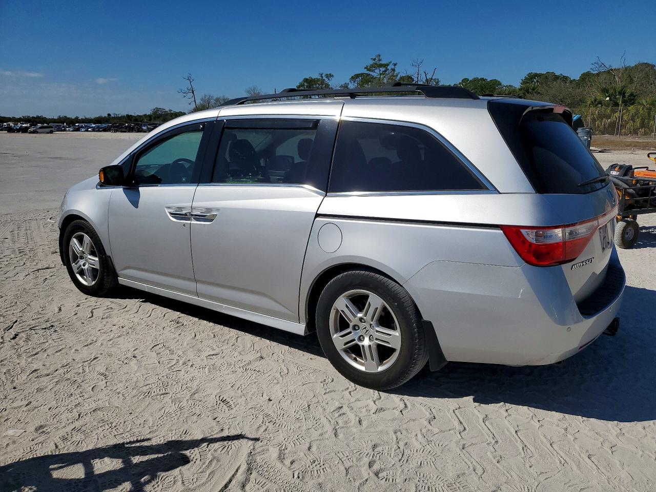 2012 HONDA ODYSSEY TOURING photo 2