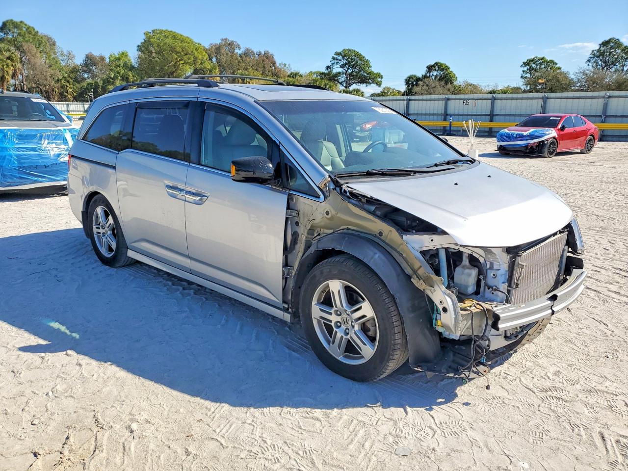 2012 HONDA ODYSSEY TOURING photo 4