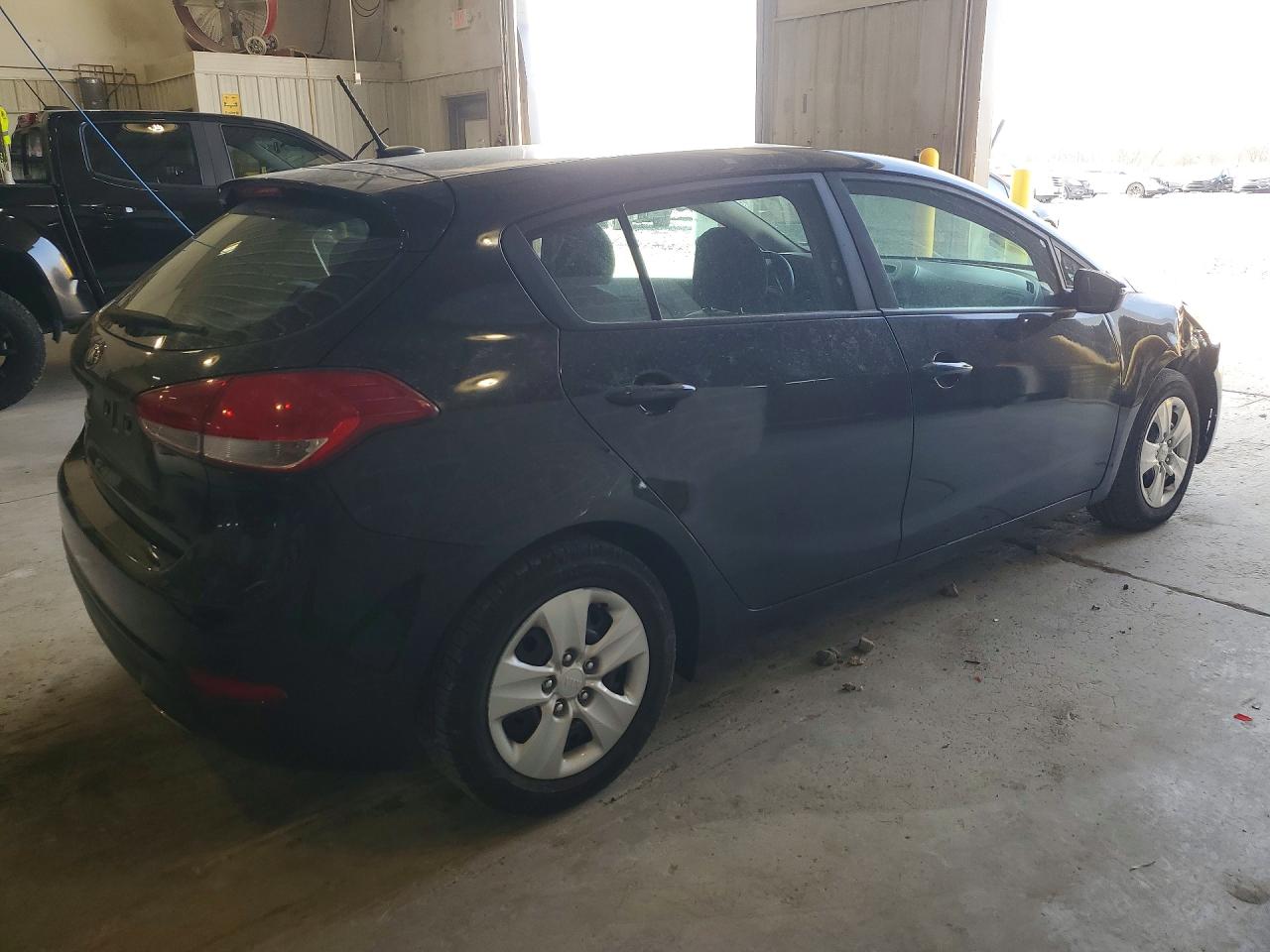 2017 KIA FORTE LX photo 3