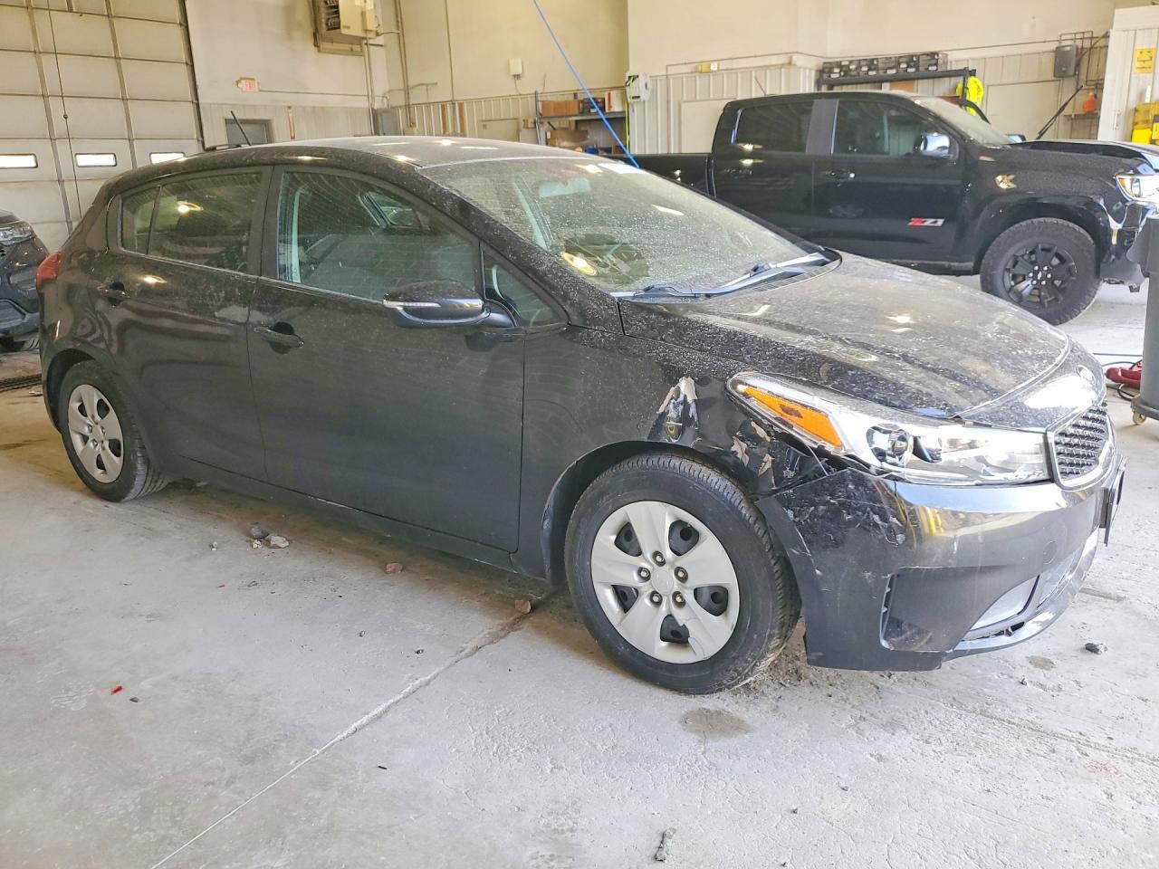 2017 KIA FORTE LX photo 4