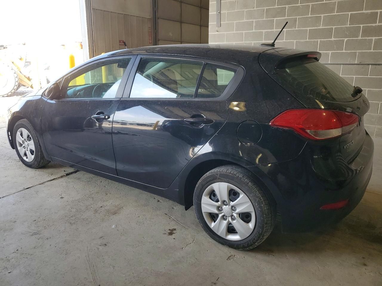 2017 KIA FORTE LX photo 2